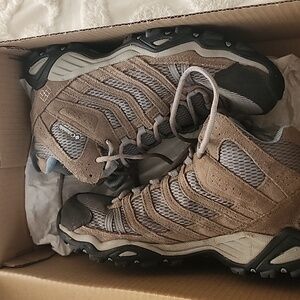 Columbia mid waterproof hiking boots